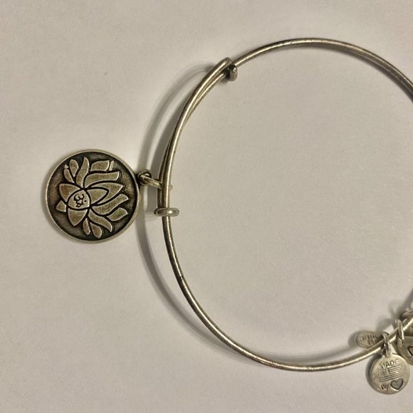 Alex and Ani Bracelet lotus flour - Picture 2 of 4